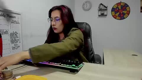 Snapshot of scarlett_sen chatting on 14, 1, 2025 Mistress Scarlett online show from 14, 1, 2025