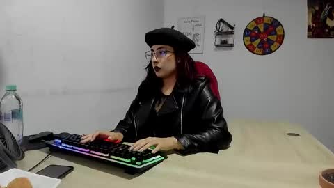 Snapshot of scarlett_sen chatting on 18, 1, 2025 Mistress Scarlett online show from 18, 1, 2025