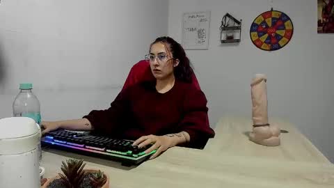 Snapshot of scarlett_sen chatting on 21, 1, 2025 Mistress Scarlett online show from 21, 1, 2025
