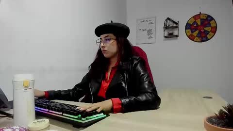 Snapshot of scarlett_sen chatting on 22, 1, 2025 Mistress Scarlett online show from 22, 1, 2025
