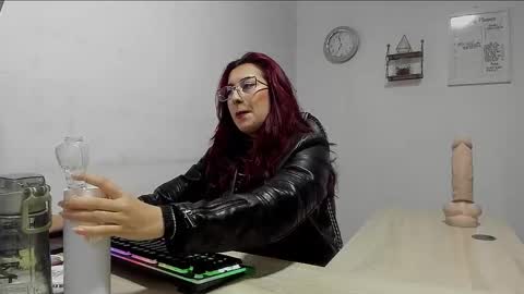 Snapshot of scarlett_sen chatting on 31, 1, 2025 Mistress Scarlett online show from 31, 1, 2025