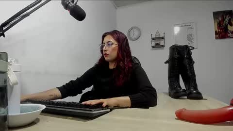Snapshot of scarlett_sen chatting on 26, 2, 2025 Mistress Scarlett online show from 26, 2, 2025
