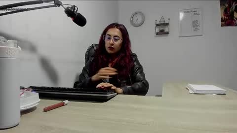 Snapshot of scarlett_sen chatting on 3, 3, 2025 Mistress Scarlett online show from 3, 3, 2025