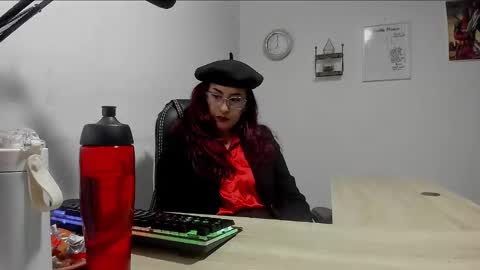 Snapshot of scarlett_sen chatting on 4, 3, 2025 Mistress Scarlett online show from 4, 3, 2025