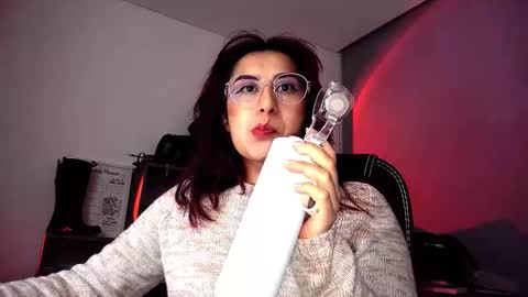 Snapshot of scarlett_sen chatting on 12, 9, 2025 Mistress Scarlett online show from 12, 9, 2025
