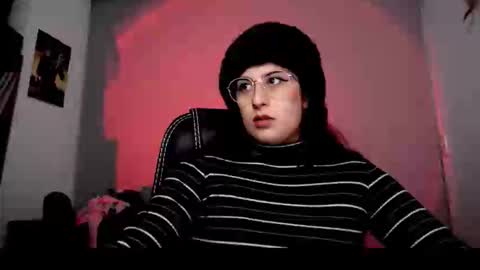 Snapshot of scarlett_sen chatting on 25, 10, 2025 Mistress Scarlett online show from 25, 10, 2025