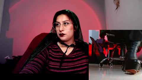 Snapshot of scarlett_sen chatting on 29, 10, 2025 Mistress Scarlett online show from 29, 10, 2025