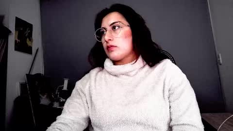 Snapshot of scarlett_sen chatting on 10, 11, 2025 Mistress Scarlett online show from 10, 11, 2025