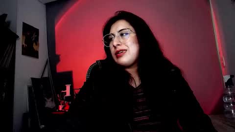 Snapshot of scarlett_sen chatting on 13, 11, 2025 Mistress Scarlett online show from 13, 11, 2025