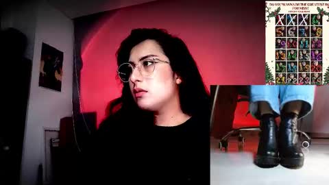 Snapshot of scarlett_sen chatting on 4, 12, 2025 Mistress Scarlett online show from 4, 12, 2025
