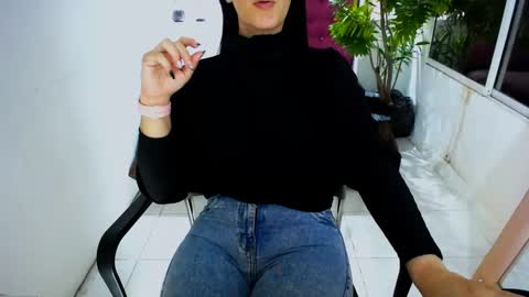 Snapshot of scarlett_sex2 chatting on 25, 9, 2025 scarlet online show from 25, 9, 2025