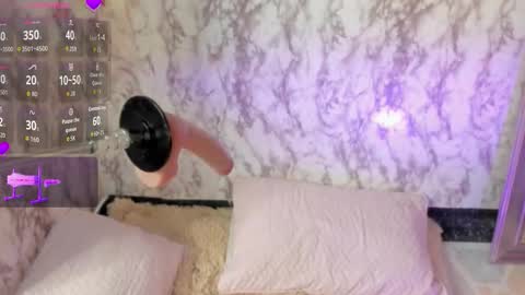 Snapshot of scarletxoxo_ chatting on 14, 11, 2025 Scarlet online show from 14, 11, 2025