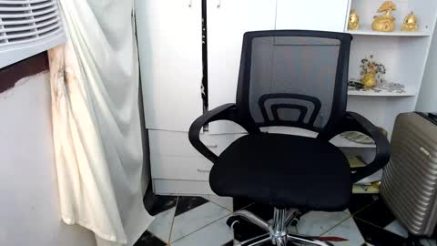 Snapshot of scarletxxxx chatting on 12, 1, 2025 Queen Scarlet online show from 12, 1, 2025