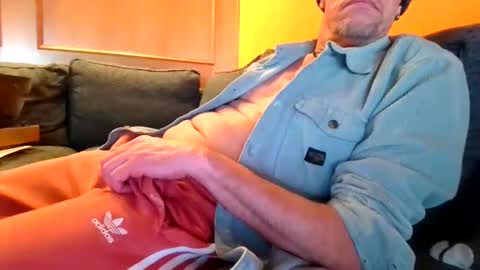 Snapshot of schmuhbaer1 chatting on 15, 12, 2025 schmuhbaer1 online show from 15, 12, 2025