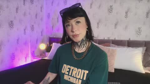 Scolw  online show from 5, 11, 2025