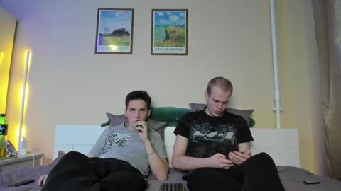 Snapshot of scooby_r chatting on 2, 12, 2024 Thomas brunette and Alex blond online show from 2, 12, 2024