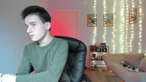 Snapshot of scooby_r chatting on 17, 12, 2024 Thomas brunette and Alex blond online show from 17, 12, 2024