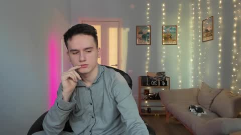 Snapshot of scooby_r chatting on 6, 1, 2025 Thomas brunette and Alex blond online show from 6, 1, 2025