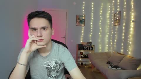 Snapshot of scooby_r chatting on 10, 1, 2025 Thomas brunette and Alex blond online show from 10, 1, 2025