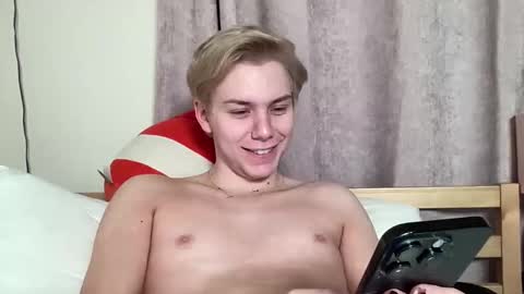 Snapshot of scottish_twink01 chatting on 12, 10, 2025 danny online show from 12, 10, 2025