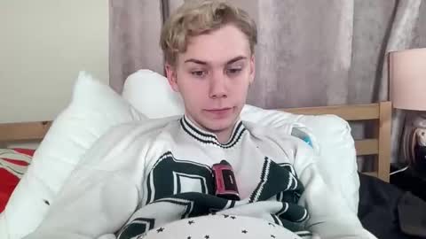 Snapshot of scottish_twink01 chatting on 16, 10, 2025 danny online show from 16, 10, 2025