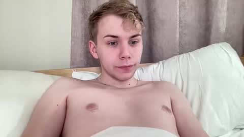 Snapshot of scottish_twink01 chatting on 28, 10, 2025 danny online show from 28, 10, 2025