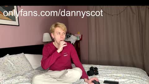 Snapshot of scottish_twink01 chatting on 19, 11, 2025 danny online show from 19, 11, 2025