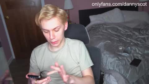 Snapshot of scottish_twink01 chatting on 29, 11, 2025 danny online show from 29, 11, 2025