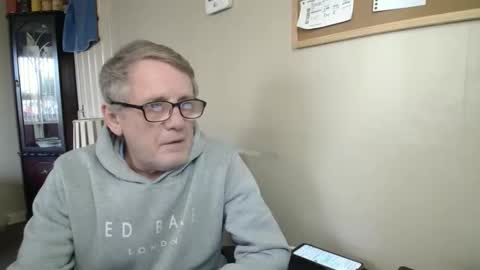 Snapshot of scottsman214 chatting on 15, 12, 2025 James online show from 15, 12, 2025