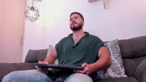 Instagram jeanpaulfit  online show from 28, 12, 2024