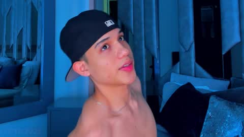 Snapshot of sebax_00 chatting on 17, 10, 2025 Sebastian online show from 17, 10, 2025