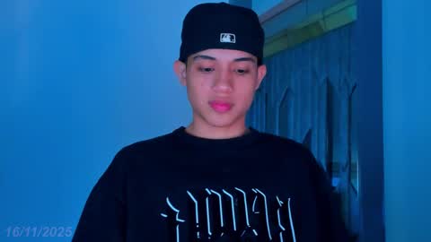 Snapshot of sebax_00 chatting on 16, 11, 2025 Sebastian online show from 16, 11, 2025