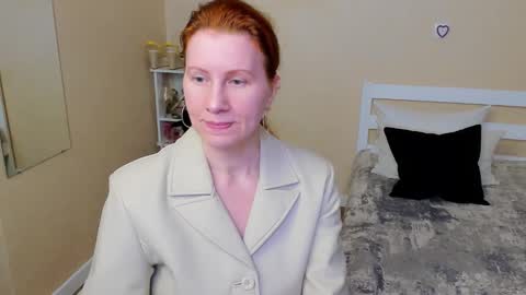 seductive_foxy_ online show from 30, 9, 2025
