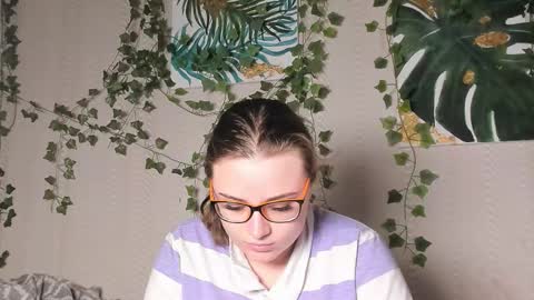 seductive_she_wolf online show from 3, 11, 2025