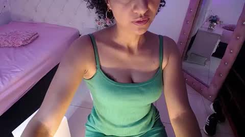 Snapshot of seductress_malia chatting on 14, 10, 2025 seductress_malia online show from 14, 10, 2025