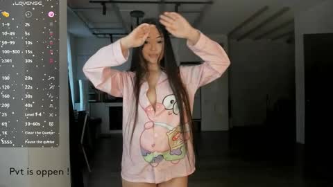 Akira Youri online show from 8, 11, 2025