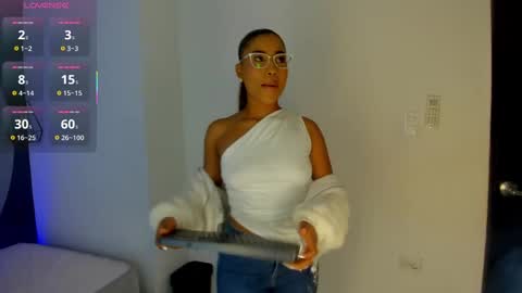 Snapshot of selena_monroy chatting on 11, 10, 2025 Selena online show from 11, 10, 2025