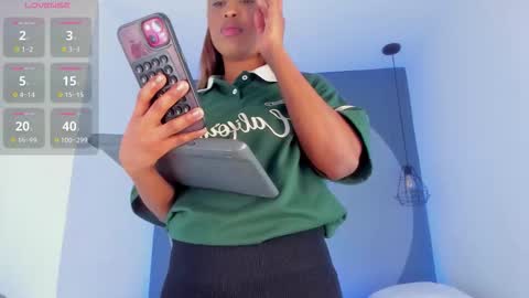 Snapshot of selena_monroy chatting on 17, 10, 2025 Selena online show from 17, 10, 2025