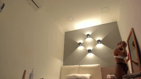 Snapshot of selena_monroy chatting on 6, 11, 2025 Selena online show from 6, 11, 2025