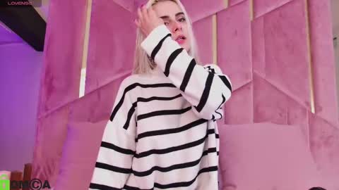 Snapshot of selenadaze chatting on 3, 11, 2025 Selena online show from 3, 11, 2025