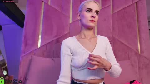 Snapshot of selenadaze chatting on 4, 11, 2025 Selena online show from 4, 11, 2025