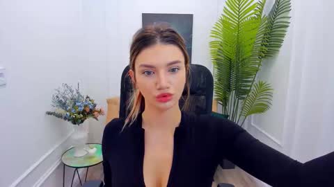 selenaemoore online show from 11, 9, 2025