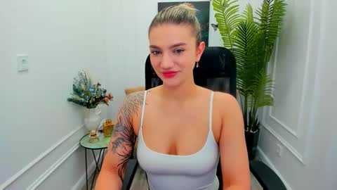 selenaemoore online show from 25, 11, 2025