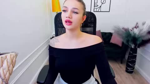 selenaemoore online show from 13, 1, 2026