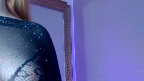 SelenaHanson online show from 21, 11, 2025