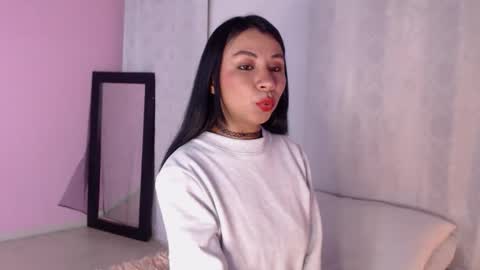 Snapshot of selene_gils chatting on 25, 11, 2025 nathy online show from 25, 11, 2025