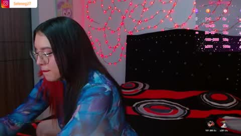 Snapshot of seleneg chatting on 5, 12, 2025 Selene G online show from 5, 12, 2025