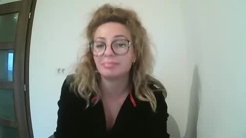 Selenna online show from 1, 10, 2025