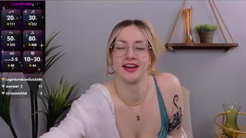 Snapshot of selina_thick chatting on 1, 3, 2025 Selina Mae online show from 1, 3, 2025