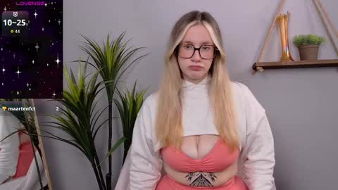 Snapshot of selina_thick chatting on 25, 10, 2025 Selina Mae online show from 25, 10, 2025